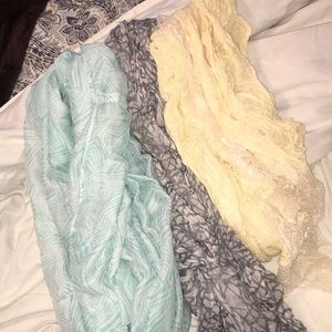 Bundle of 3 scarfs!